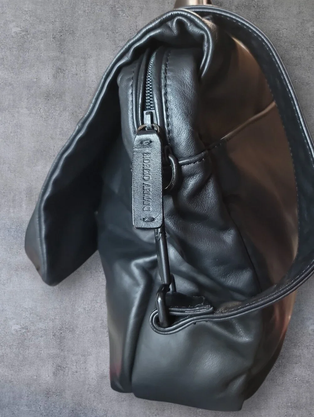 Giorgio Armani Mens Black Calfskin Leather Messenger Bag EUC